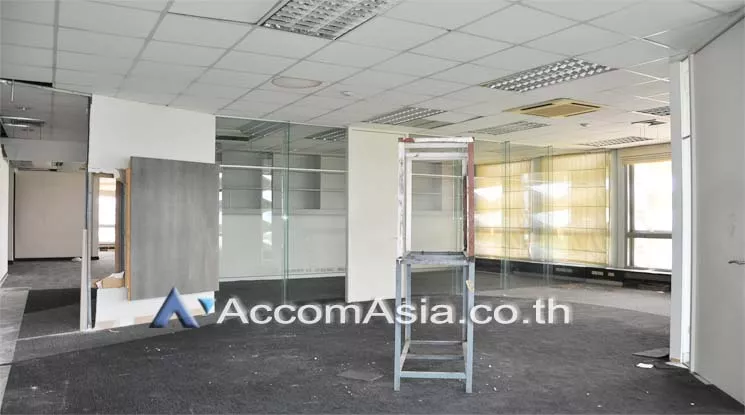6  Office Space For Rent in Silom ,Bangkok MRT Lumphini at Sri Fueng Fung Building AA11168